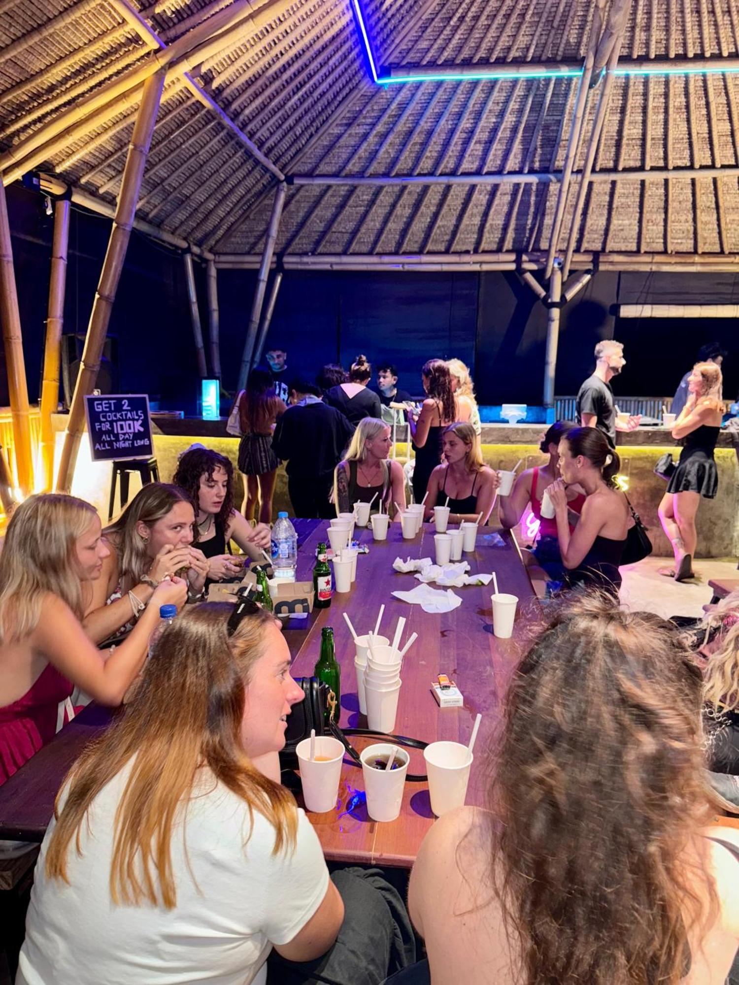 Canggu Central Hostel エクステリア 写真
