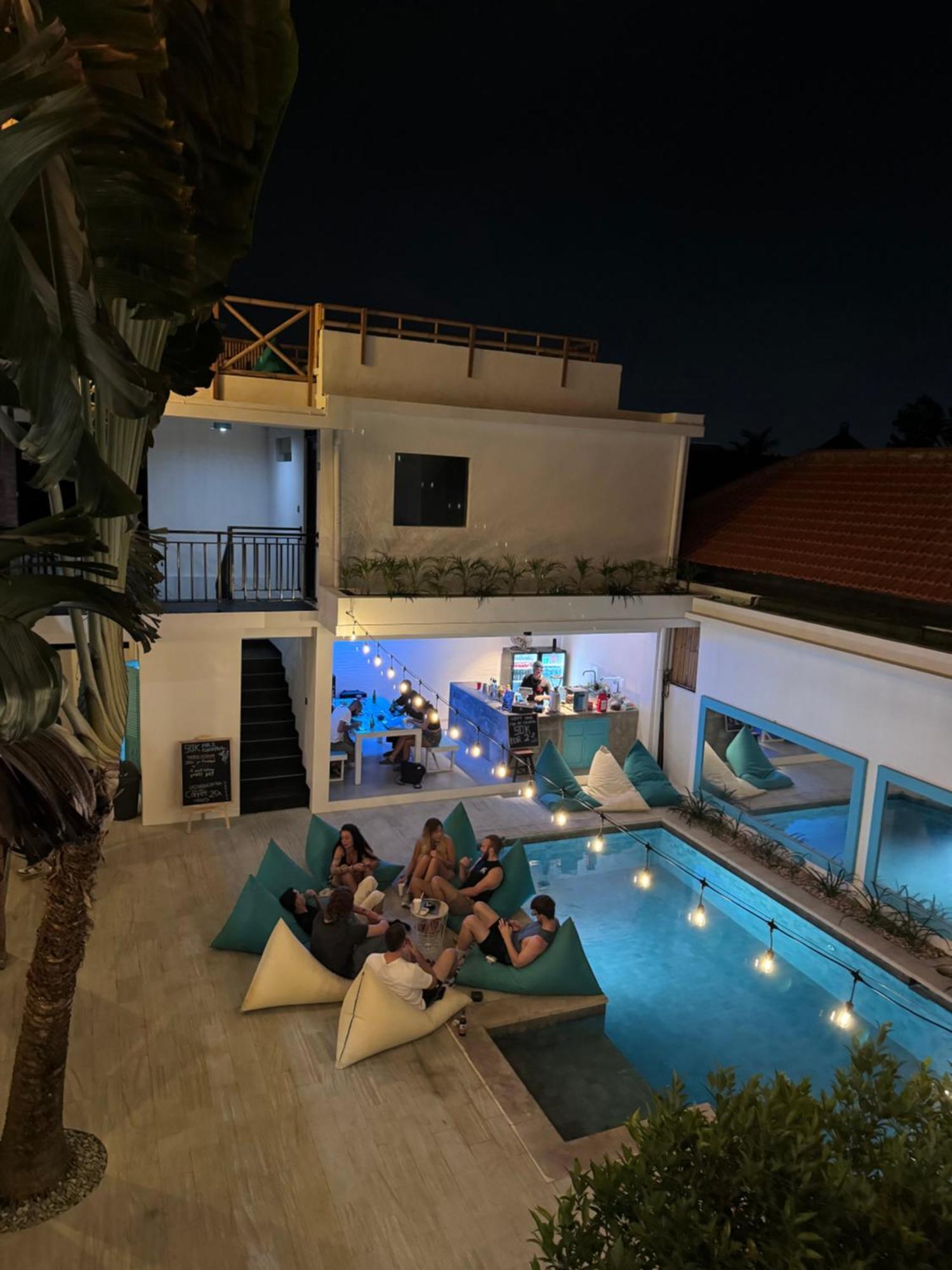 Canggu Central Hostel エクステリア 写真