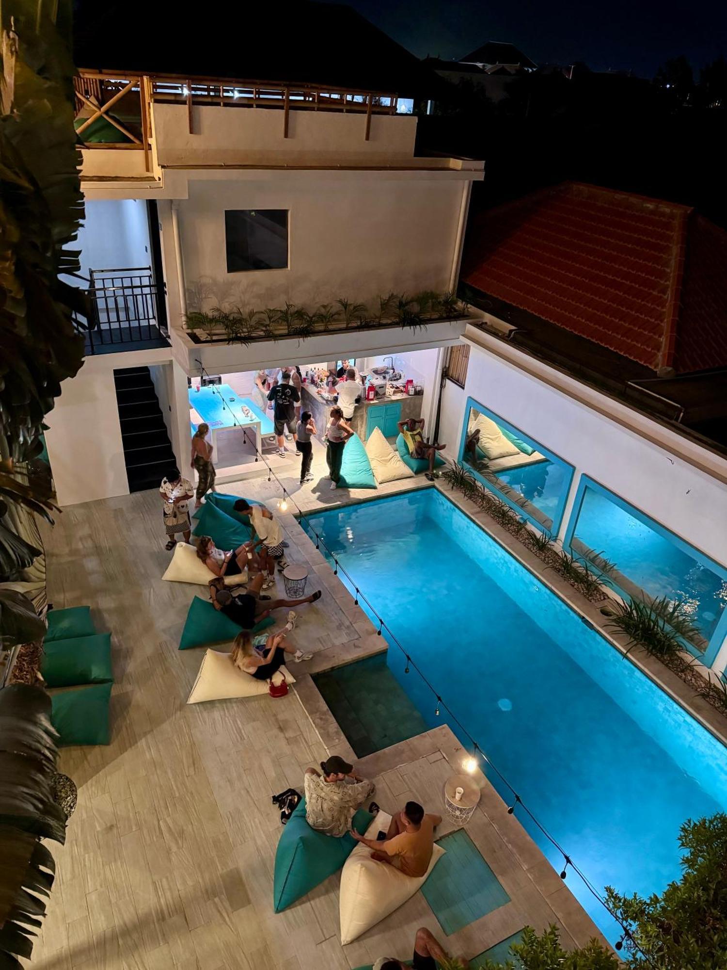 Canggu Central Hostel エクステリア 写真