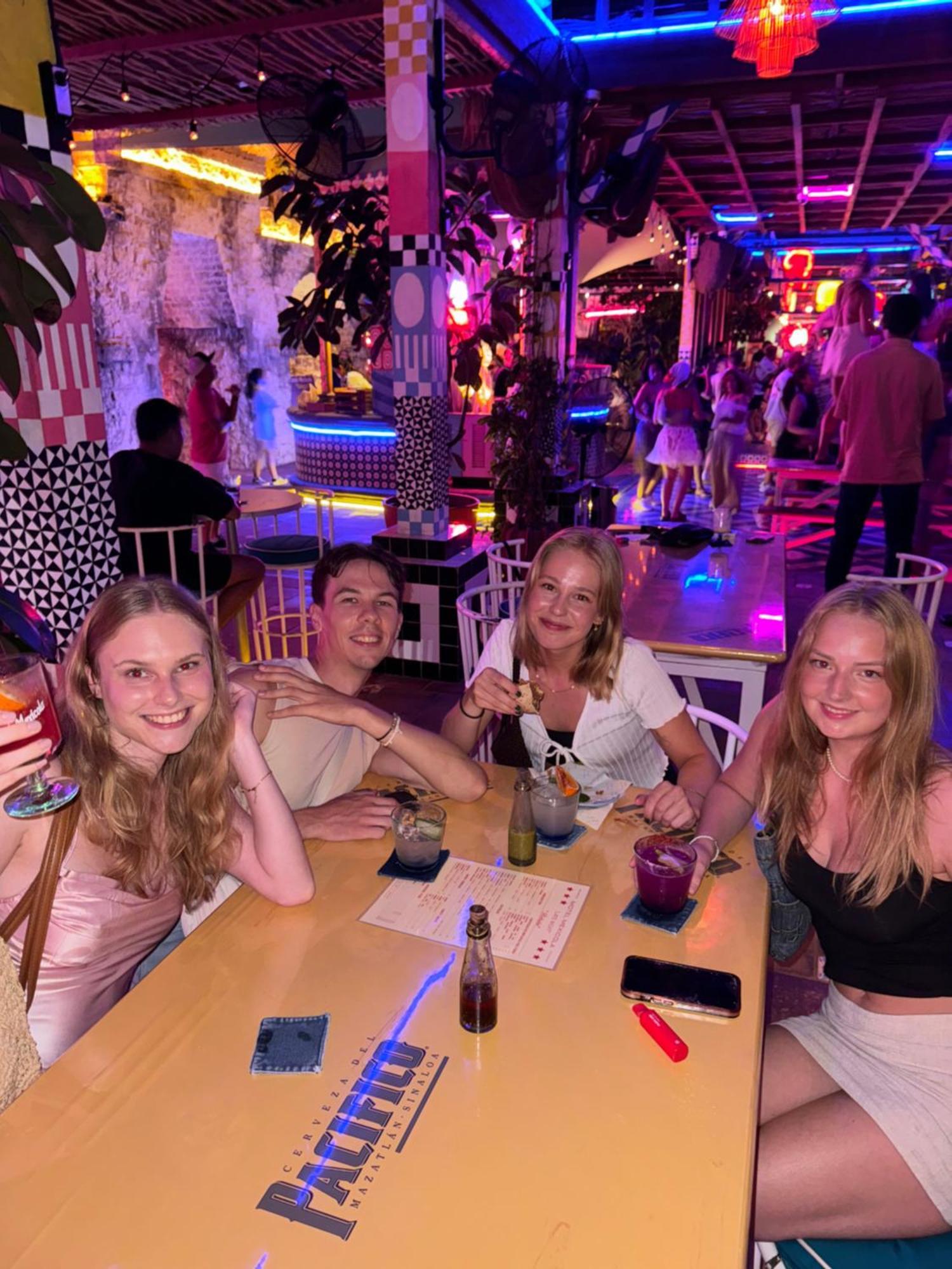 Canggu Central Hostel エクステリア 写真